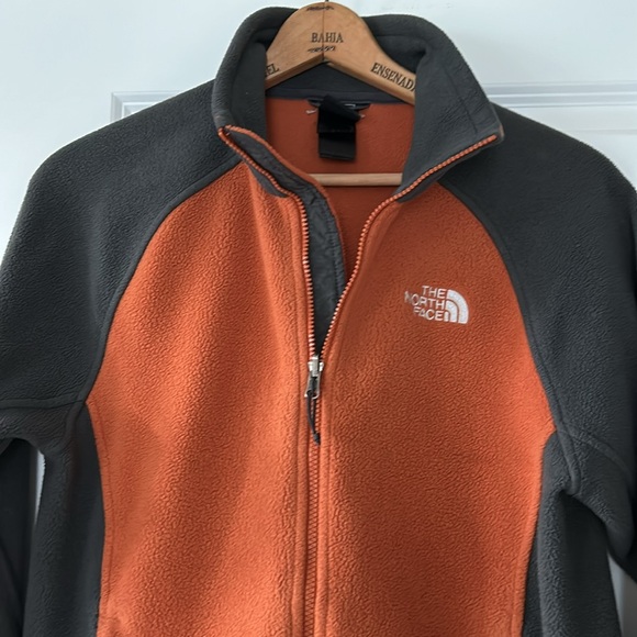 The North Face Color Block Orange & Grey Full Zip Fleece Jacket w Zipper Pockets - Picture 10 of 10